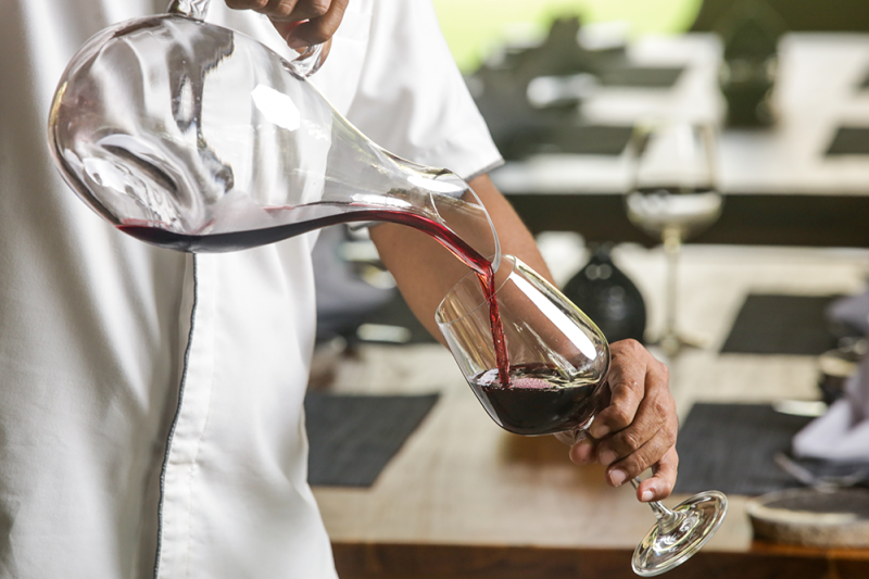 Wein dekantieren: Wann es sich lohnt – und wann nicht